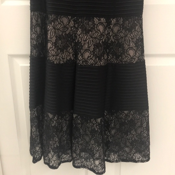 London Times Black Gown - Picture 4 of 5